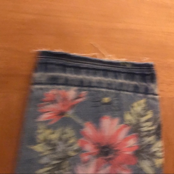 Gap NWT 8 Girlfriend Floral Jeans frayed hem crop - Picture 6 of 6